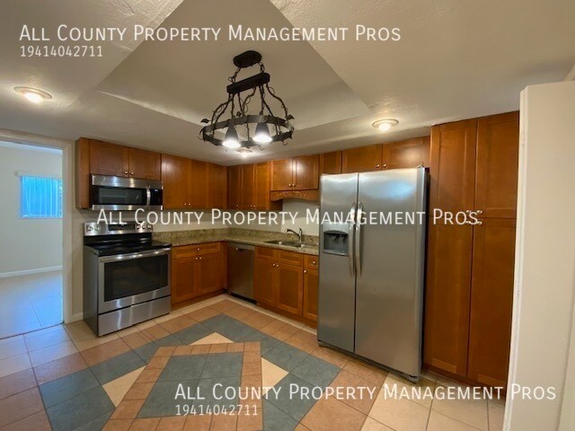 4 Bedroom! Shadybrook, Freshly Painted, N... - 4 Bedroom!  Shadybrook, Freshly Painted, N...