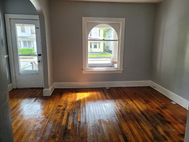 Foto del edificio - 744 W King St