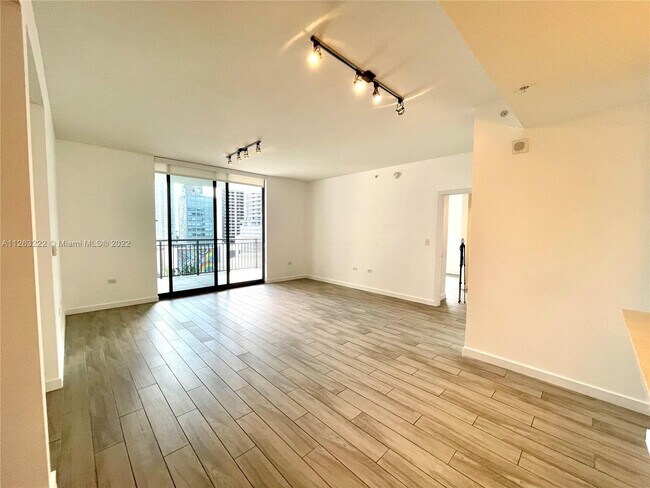 Foto del edificio - 999 SW 1st Ave