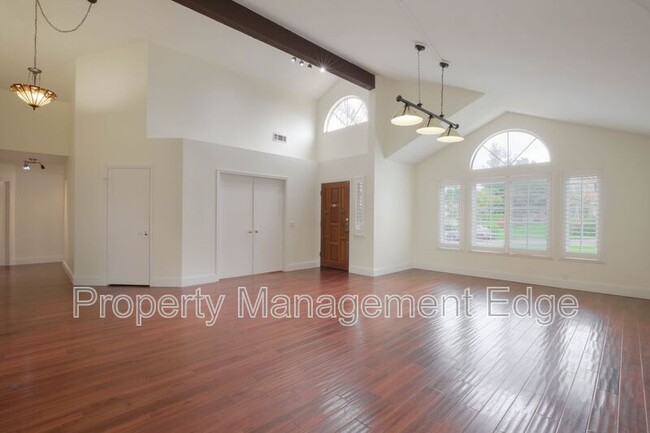 Building Photo - 30538 Colina Verde St