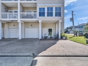 Building Photo - 16627 Bayfront Dr