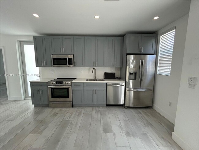 Building Photo - 3823 Thomas Ave