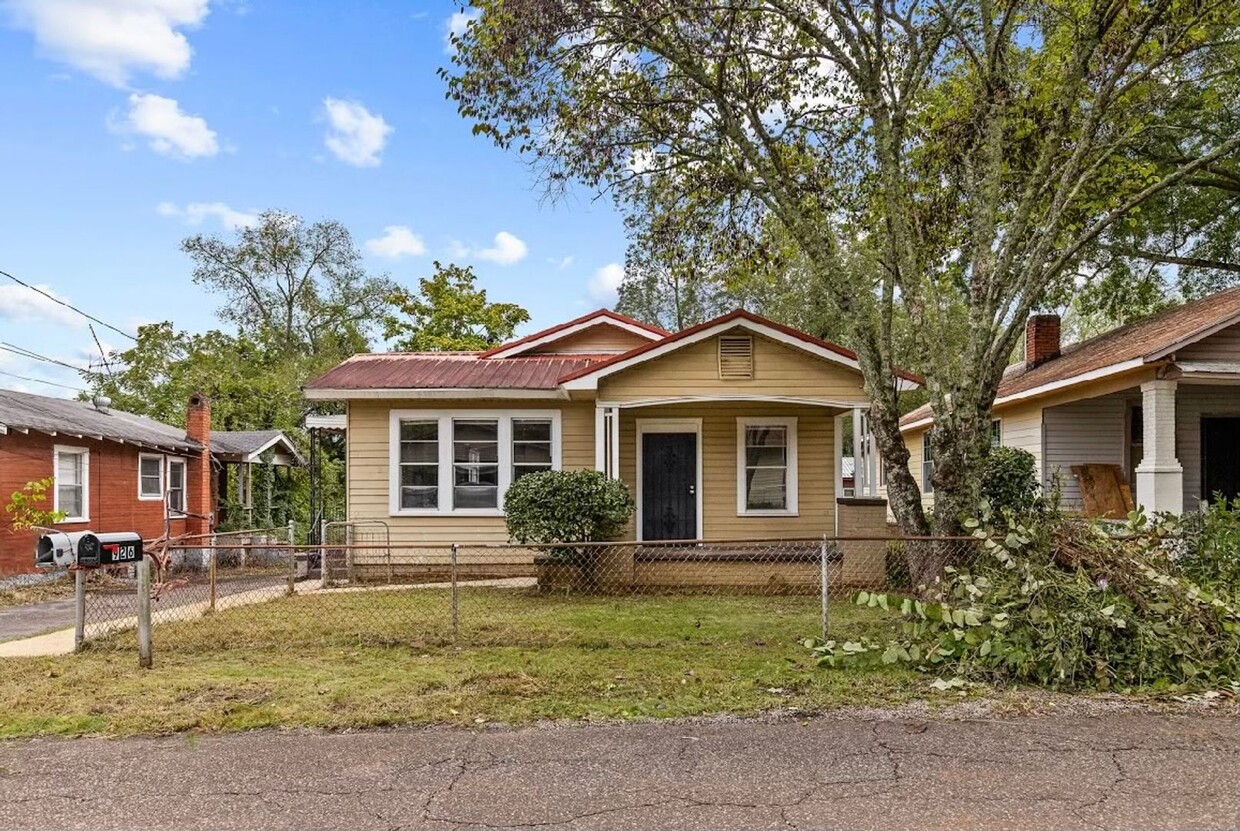 Foto principal - Newly renovated 3 bedroom, 1 bath home wit...