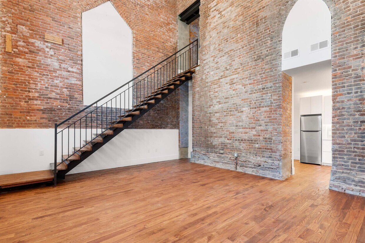 Primary Photo - 380 Montgomery St