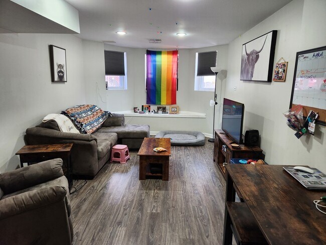 Foto del edificio - 3728 N Wilton Ave