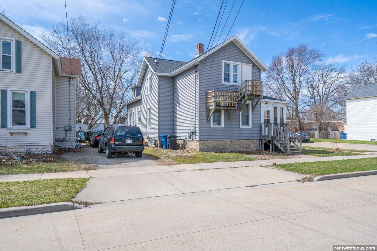 Building Photo - 1201 Michigan St/ 505 12th Ave.