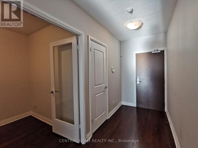 Building Photo - 1055 Southdown Rd
