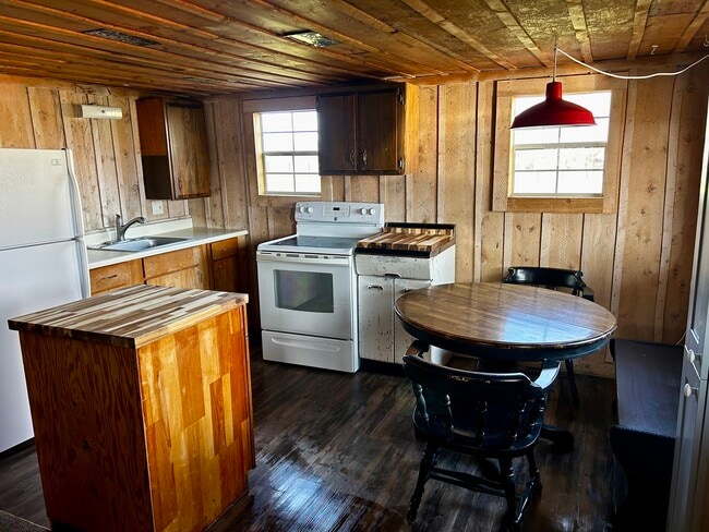 Building Photo - 810 Watt Canyon Rd