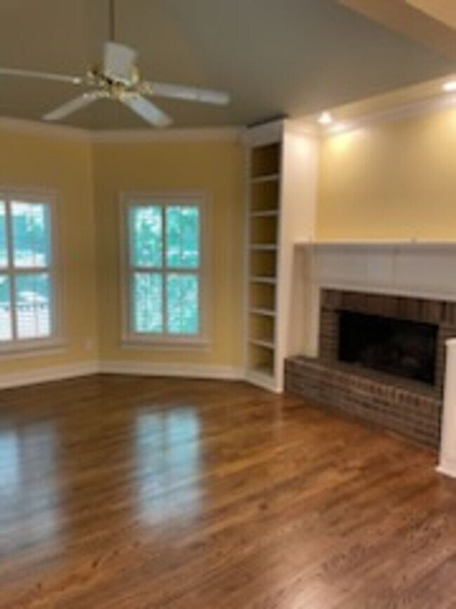 Foto del edificio - 255 Stonewood Dr
