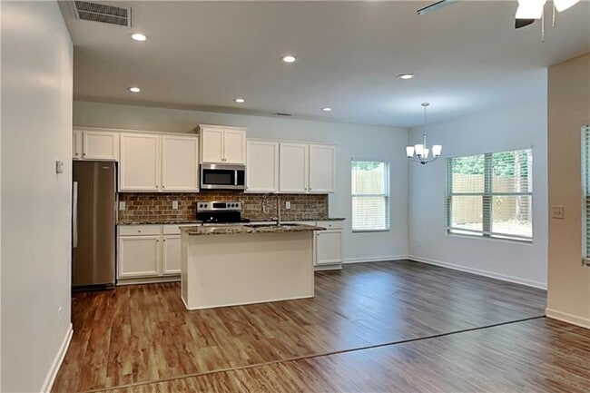 Building Photo - 435 Shady Glen