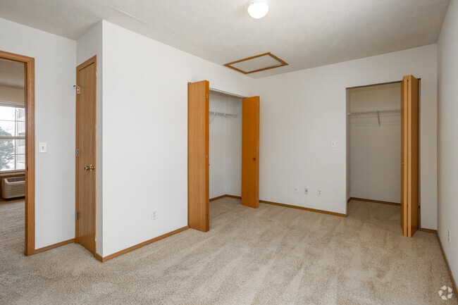 Interior Photo - Twin Oaks