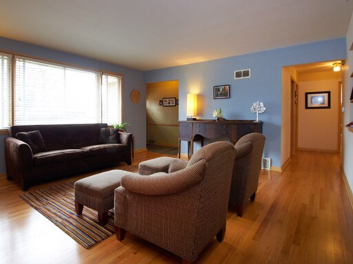Foto del edificio - 1112 S MAPLE AVE