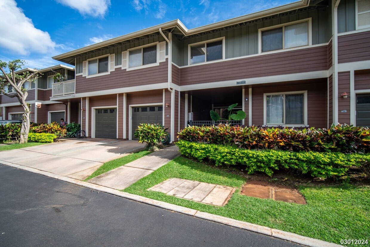 Primary Photo - Rarely Available 3BR/3BA/Fully fenced in b...