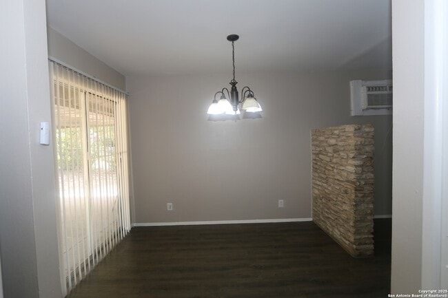 Building Photo - 6010 Shoreview Pl