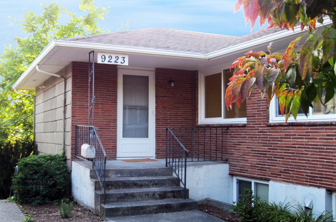 Building Photo - 9221-9223 35th Ave SW
