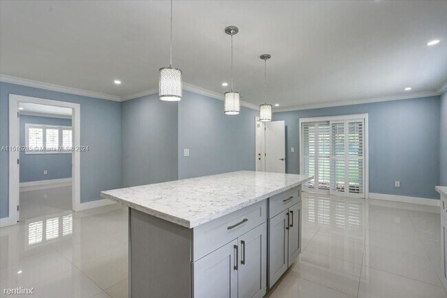 Foto del edificio - 3 br, 3 bath House - 1747 SW 21st St # 0