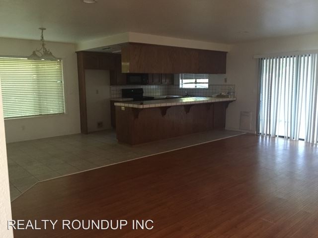 Building Photo - 14851 Lago Dr