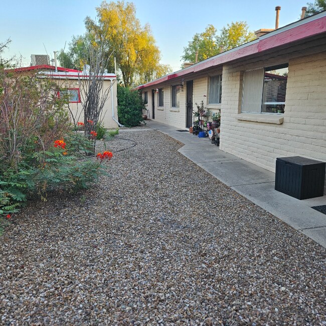 Building Photo - 1603 N Louis Ln