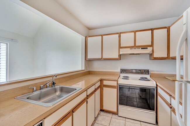 Building Photo - 1243 Cedars Ct