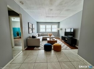 Building Photo - 65 Donna Dr