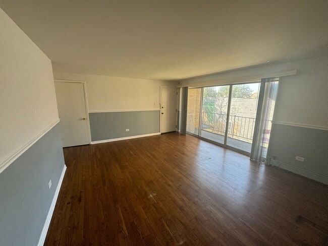Building Photo - 3014 W 59th St