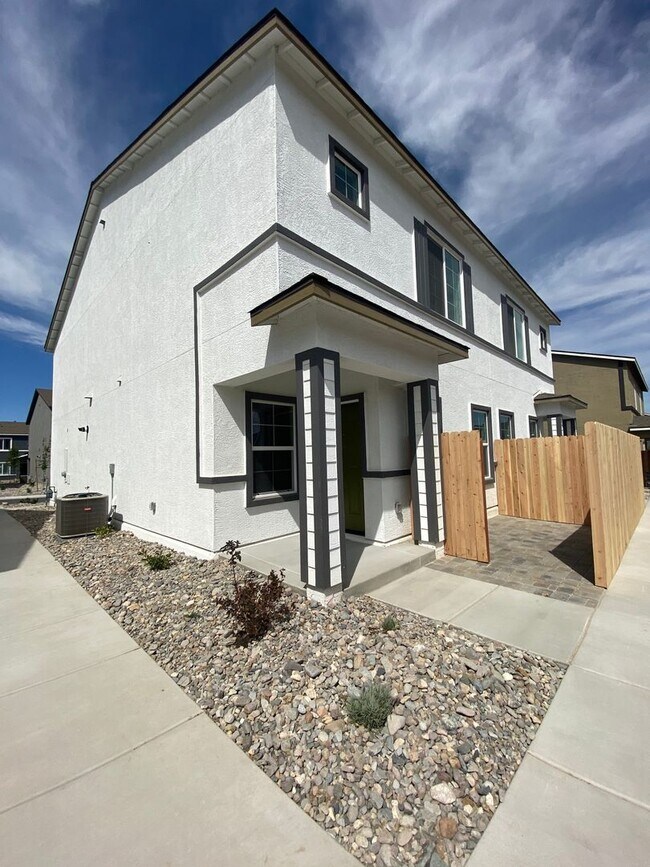Building Photo - 532 Autumn Breeze Cir