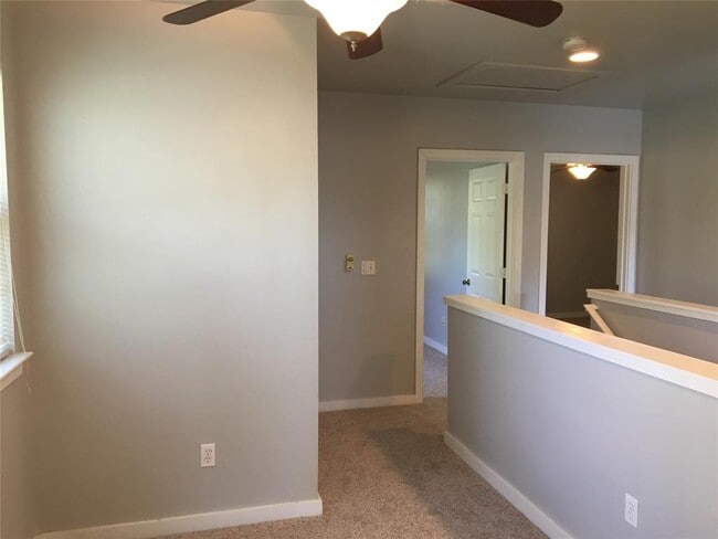 Foto del edificio - 4802 Clarkson Ave