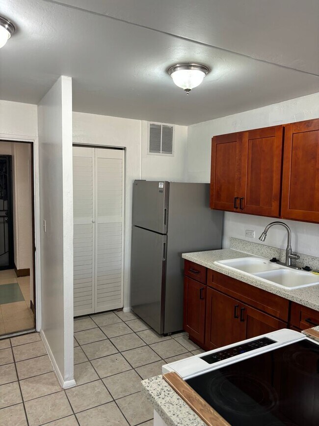 Foto del edificio - Harbor Lights 1-Bedroom – Pool, Courtyard, & Steps to Shopping