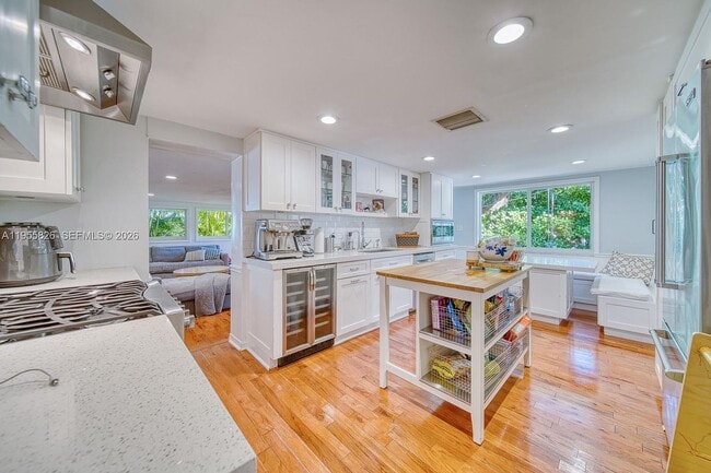 Building Photo - 3227 Riviera Dr