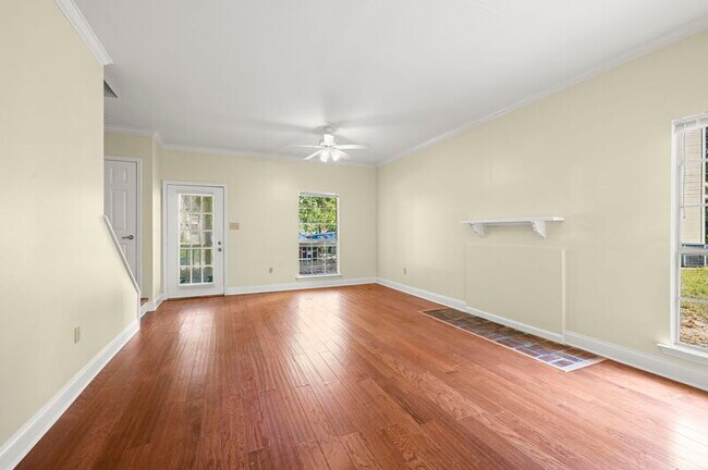 Foto del edificio - 5370 Rosedown Ct