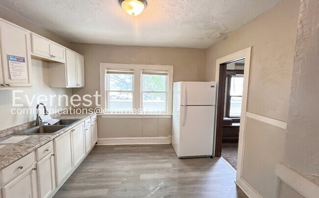 Building Photo - 12110 Lenacrave Ave