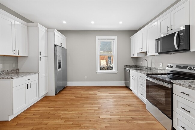 Foto del edificio - 921-923-923 E Broadway