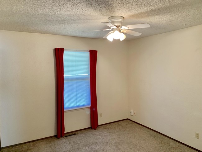 Building Photo - 1506 N Maybelle St