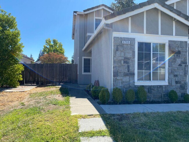 Building Photo - 8765 Clay Glen Way