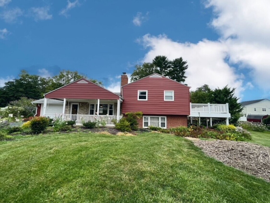 6125 Thompson Dr, Clarksville, MD 21029 House Rental in Clarksville