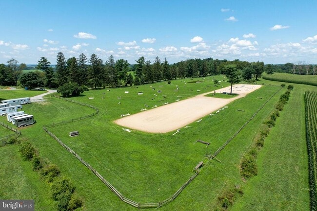 Building Photo - 1560 W Doe Run Rd