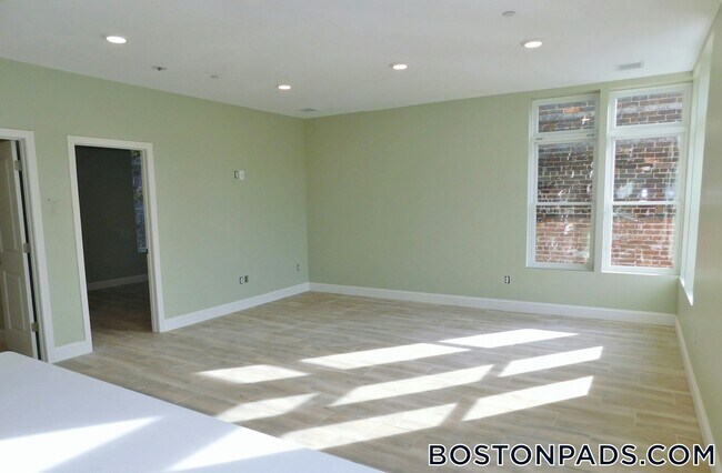Foto del edificio - 10 Roxbury St