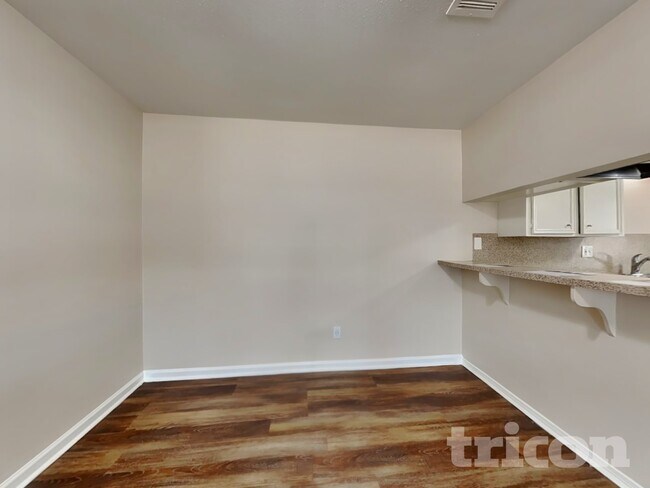 Foto del edificio - 10406 Kirkwren Dr