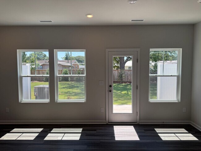 Foto del edificio - Brand new 3-bedroom / 2.5-Bath in the high...