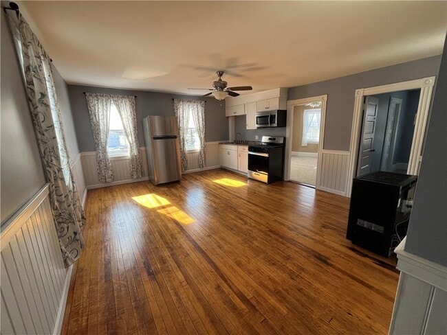 Building Photo - 350 Metacom Ave