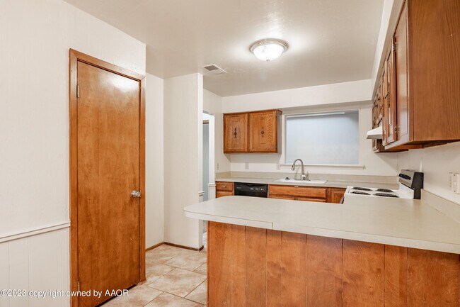 Building Photo - 6115 Belpree Rd