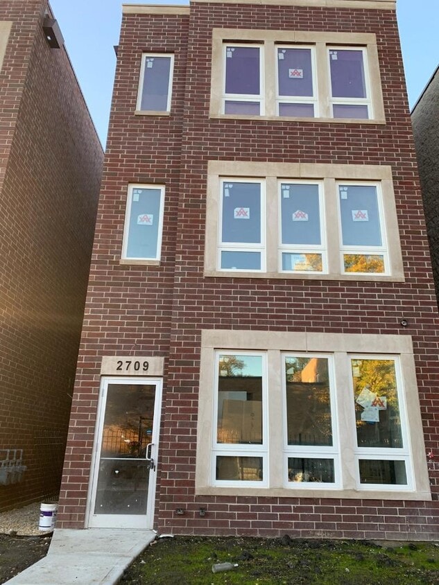 Primary Photo - 2709 W Polk St