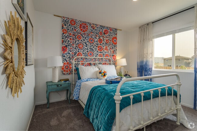 4BR, 2.5BA - 1,811SF - Aspen Vista at Anchor Pointe