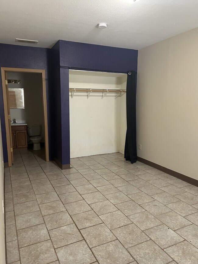 Building Photo - 520 1/2 W Pierce Street