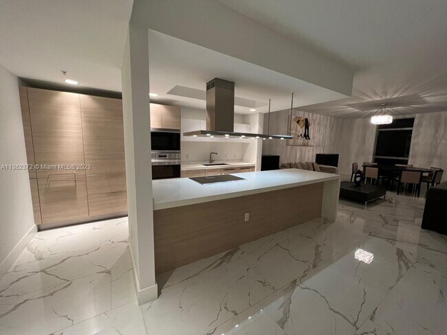 Building Photo - 17301 Biscayne Blvd