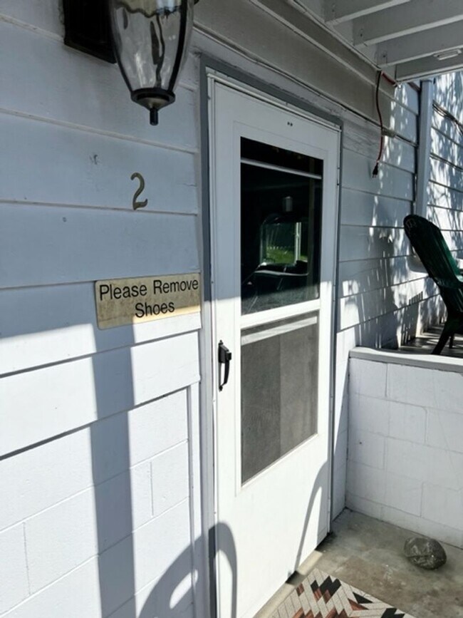 Foto del edificio - Downtown Furnished Two Bed Unit in Duplex-...
