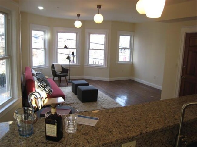 Building Photo - 6 Giles Park