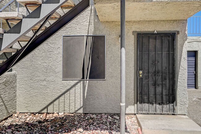 Building Photo - 1305 Kari Lee Ct