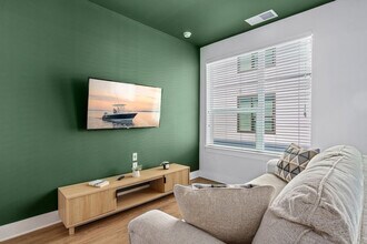 Building Photo - 2412 W Cypress St