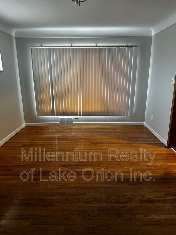 Foto del edificio - 8505 W Seven Mile Rd